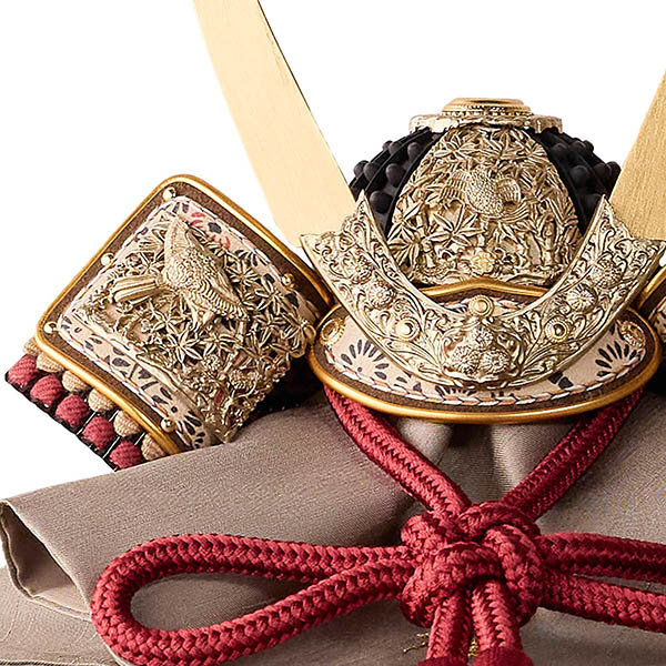 平安豊久　 五月人形　雄山作 無双雀黒小札紅梅威 兜 単品 櫃付き GH-031-KT　詳細画像