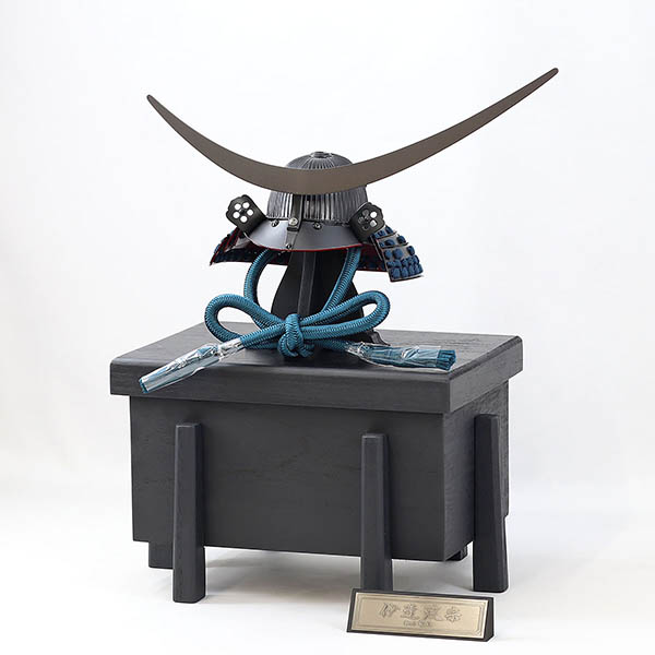 平安豊久　 五月人形　雄山作 漆黒伊達政宗 兜 単品 櫃付き GH-051-KT　詳細画像