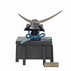 五月人形: 雄山作 漆黒伊達政宗 兜 単品 櫃付き GH-051-KT