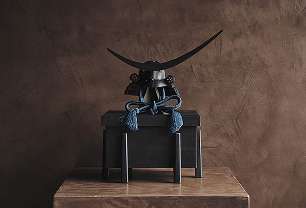 平安豊久　 五月人形　雄山作 漆黒伊達政宗 兜 単品 櫃付き GH-051-KT　詳細画像