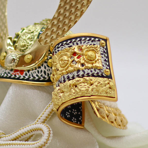 五月人形 久月 久月 兜 平飾り 正絹 緋糸縅 光琳梅二曲屏風 詳細画像 久月 五月人形 久月 兜 平飾り 正絹 緋糸縅 光琳梅二曲屏風 詳細画像