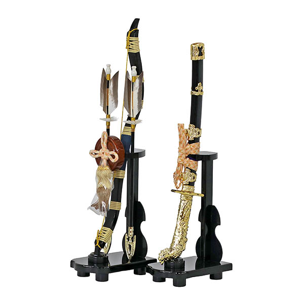 五月人形 久月 久月 兜 平飾り 正絹 緋縅 鉄刀木調台屏風 詳細画像 久月 五月人形 久月 兜 平飾り 正絹 緋縅 鉄刀木調台屏風 詳細画像