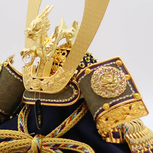 五月人形 久月 久月 兜 平飾り 正絹 緋縅 鉄刀木調台屏風 詳細画像 久月 五月人形 久月 兜 平飾り 正絹 緋縅 鉄刀木調台屏風 詳細画像