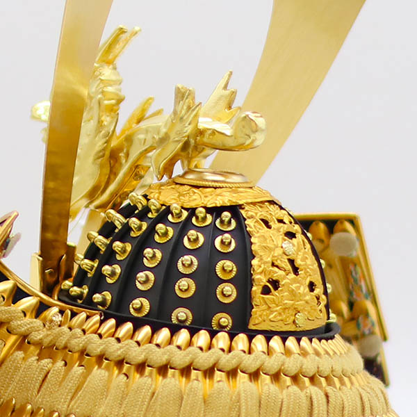 五月人形 久月 久月 兜 平飾り 正絹 緋縅 鉄刀木調台屏風 詳細画像 久月 五月人形 久月 兜 平飾り 正絹 緋縅 鉄刀木調台屏風 詳細画像