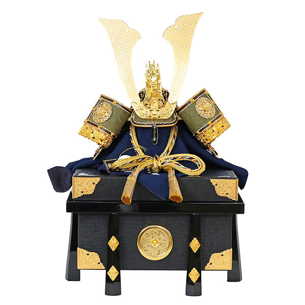 五月人形 久月 久月 兜 平飾り 正絹 緋縅 鉄刀木調台屏風 詳細画像 久月 五月人形 久月 兜 平飾り 正絹 緋縅 鉄刀木調台屏風 詳細画像