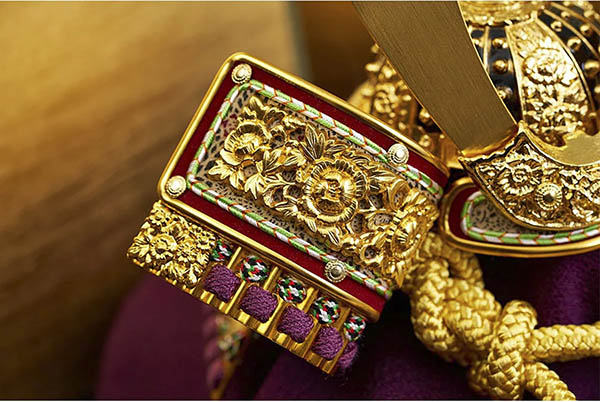 久月　 五月人形　久月 兜 収納飾り 正絹 緋縅　詳細画像