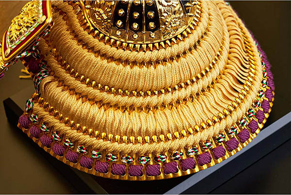 久月　 五月人形　久月 兜 収納飾り 正絹 緋縅　詳細画像