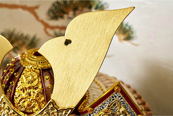 五月人形 久月 久月 兜 収納飾り 正絹 薄茶裾濃縅 松に鷹二曲屏風 収納箱 詳細画像 久月 五月人形 久月 兜 収納飾り 正絹 薄茶裾濃縅 松に鷹二曲屏風 収納箱 詳細画像