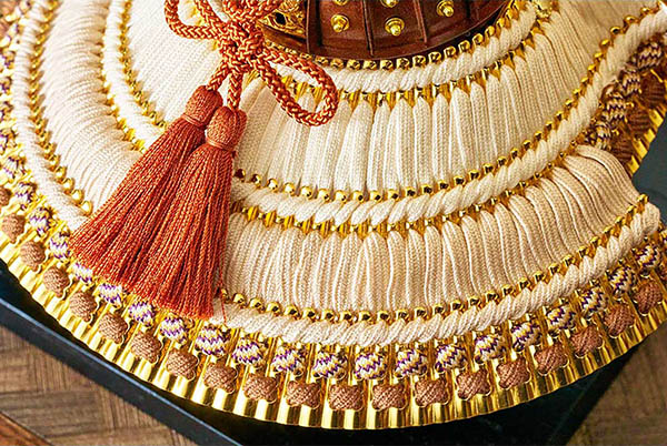 五月人形 久月 久月 兜 収納飾り 正絹 薄茶裾濃縅 松に鷹二曲屏風 収納箱 詳細画像 久月 五月人形 久月 兜 収納飾り 正絹 薄茶裾濃縅 松に鷹二曲屏風 収納箱 詳細画像