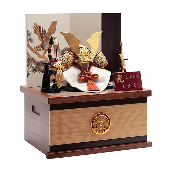 五月人形 久月 久月 兜 収納飾り 正絹 薄茶裾濃縅 松に鷹二曲屏風 収納箱 詳細画像 久月 五月人形 久月 兜 収納飾り 正絹 薄茶裾濃縅 松に鷹二曲屏風 収納箱 詳細画像