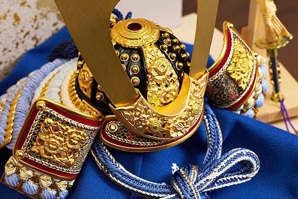 久月　 五月人形　久月 兜 収納飾り 正絹 青裾濃縅 白木 木目　詳細画像