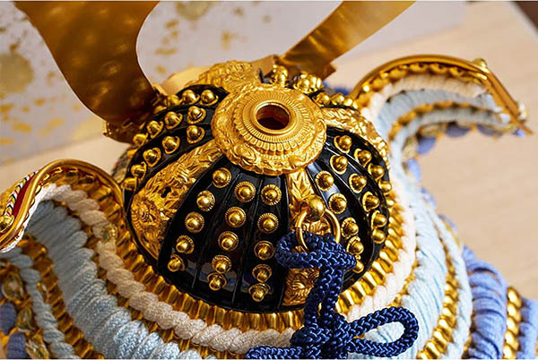 久月　 五月人形　久月 兜 収納飾り 正絹 青裾濃縅 白木 木目　詳細画像