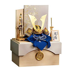 五月人形: 久月 兜 収納飾り 正絹 青裾濃縅 白木 木目 【D-25】