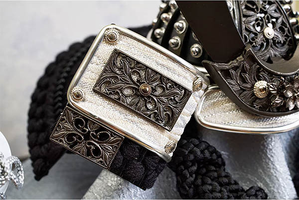 五月人形 久月 久月 兜 収納飾り 正絹 黒糸縅 詳細画像 久月 五月人形 久月 兜 収納飾り 正絹 黒糸縅 詳細画像