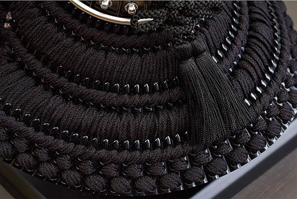 五月人形 久月 久月 兜 収納飾り 正絹 黒糸縅 詳細画像 久月 五月人形 久月 兜 収納飾り 正絹 黒糸縅 詳細画像