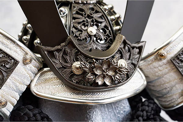 五月人形 久月 久月 兜 収納飾り 正絹 黒糸縅 詳細画像 久月 五月人形 久月 兜 収納飾り 正絹 黒糸縅 詳細画像