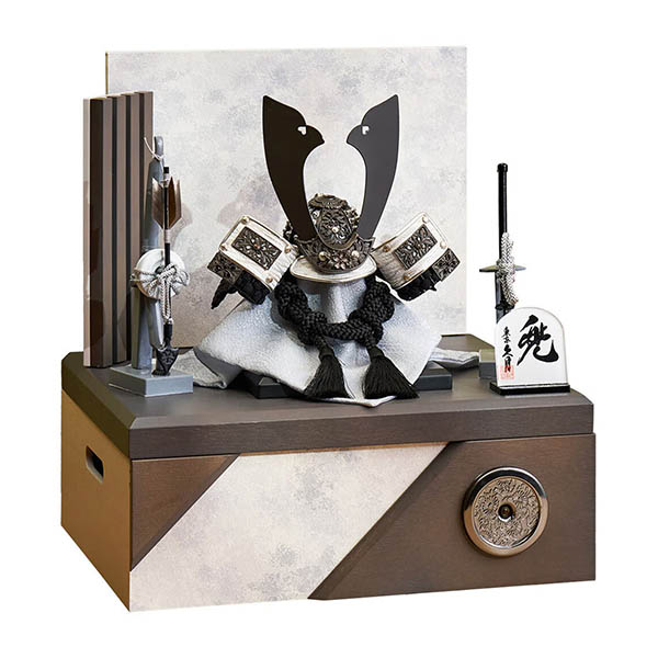 久月 兜 収納飾り 正絹 黒糸縅 【D-29】