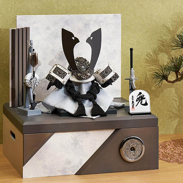 五月人形 久月 久月 兜 収納飾り 正絹 黒糸縅 詳細画像 久月 五月人形 久月 兜 収納飾り 正絹 黒糸縅 詳細画像