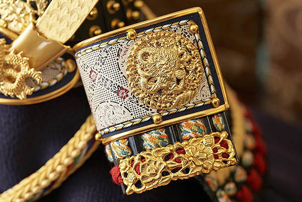 五月人形 久月 久月 兜 収納飾り 正絹 緋縅 光琳梅二曲屏風 収納箱 詳細画像 久月 五月人形 久月 兜 収納飾り 正絹 緋縅 光琳梅二曲屏風 収納箱 詳細画像