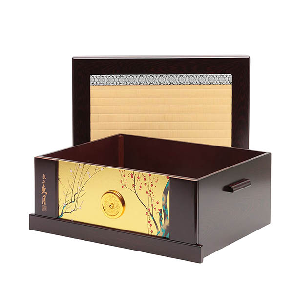 五月人形 久月 久月 兜 収納飾り 正絹 緋縅 光琳梅二曲屏風 収納箱 詳細画像 久月 五月人形 久月 兜 収納飾り 正絹 緋縅 光琳梅二曲屏風 収納箱 詳細画像