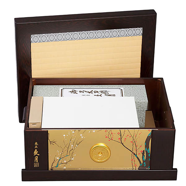 五月人形 久月 久月 兜 収納飾り 正絹 緋縅 光琳梅二曲屏風 収納箱 詳細画像 久月 五月人形 久月 兜 収納飾り 正絹 緋縅 光琳梅二曲屏風 収納箱 詳細画像