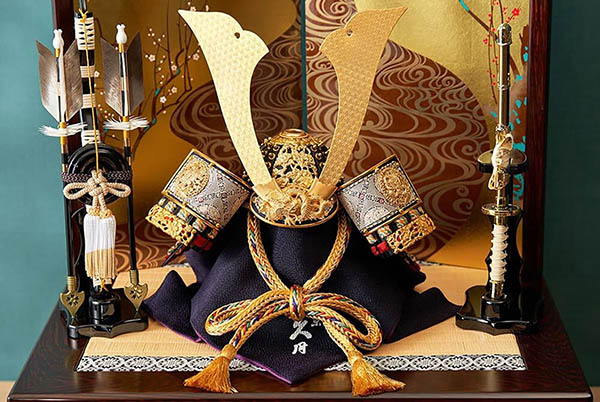 五月人形 久月 久月 兜 収納飾り 正絹 緋縅 光琳梅二曲屏風 収納箱 詳細画像 久月 五月人形 久月 兜 収納飾り 正絹 緋縅 光琳梅二曲屏風 収納箱 詳細画像