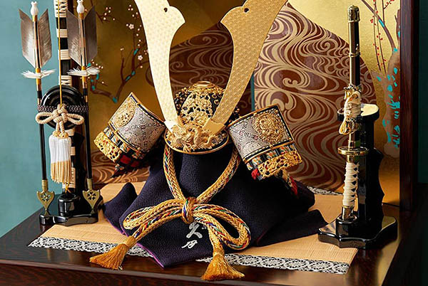 五月人形 久月 久月 兜 収納飾り 正絹 緋縅 光琳梅二曲屏風 収納箱 詳細画像 久月 五月人形 久月 兜 収納飾り 正絹 緋縅 光琳梅二曲屏風 収納箱 詳細画像