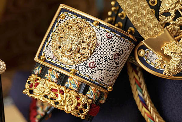 五月人形 久月 久月 兜 収納飾り 正絹 緋縅 光琳梅二曲屏風 収納箱 詳細画像 久月 五月人形 久月 兜 収納飾り 正絹 緋縅 光琳梅二曲屏風 収納箱 詳細画像