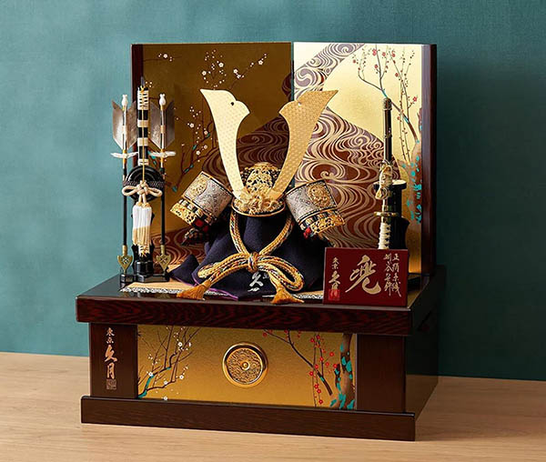 五月人形 久月 久月 兜 収納飾り 正絹 緋縅 光琳梅二曲屏風 収納箱 詳細画像 久月 五月人形 久月 兜 収納飾り 正絹 緋縅 光琳梅二曲屏風 収納箱 詳細画像