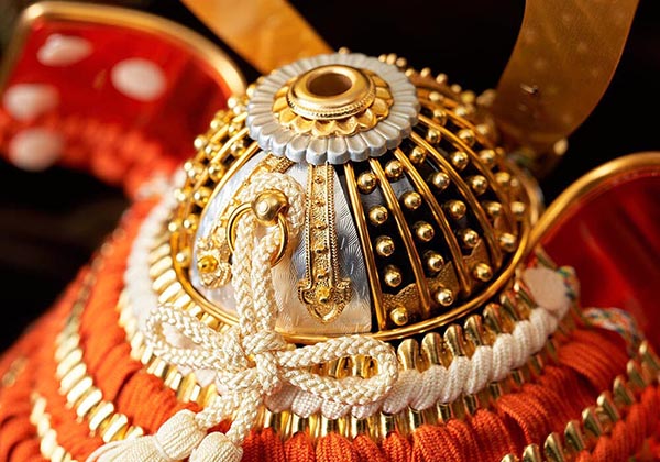 久月　 五月人形　鈴木利光作 兜 収納飾り 本金箔押 正絹 朱糸縅 久月監製　詳細画像