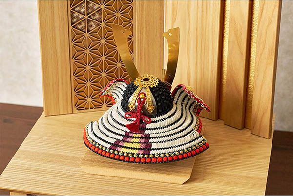 久月　 五月人形　中村宗光作 兜 収納飾り 正絹 白糸沢瀉縅 久月監製 麻の葉寄木二曲屏風 タモ収納箱 白木 木目　詳細画像