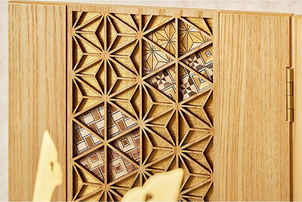 久月　 五月人形　中村宗光作 兜 収納飾り 正絹 白糸沢瀉縅 久月監製 麻の葉寄木二曲屏風 タモ収納箱 白木 木目　詳細画像