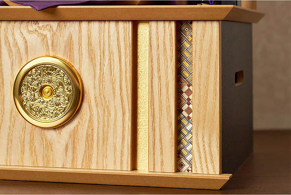 久月　 五月人形　中村宗光作 兜 収納飾り 正絹 白糸沢瀉縅 久月監製 麻の葉寄木二曲屏風 タモ収納箱 白木 木目　詳細画像