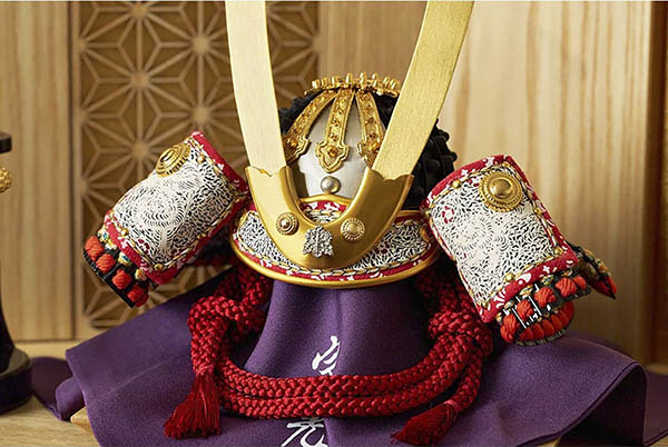 久月　 五月人形　中村宗光作 兜 収納飾り 正絹 白糸沢瀉縅 久月監製 麻の葉寄木二曲屏風 タモ収納箱 白木 木目　詳細画像