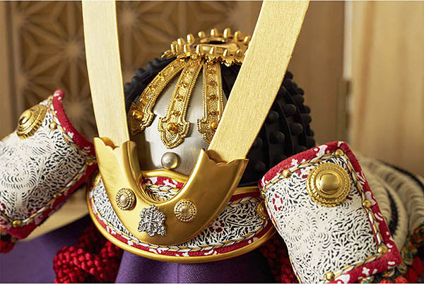 久月　 五月人形　中村宗光作 兜 収納飾り 正絹 白糸沢瀉縅 久月監製 麻の葉寄木二曲屏風 タモ収納箱 白木 木目　詳細画像