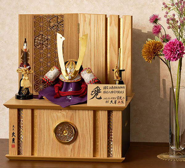 久月　 五月人形　中村宗光作 兜 収納飾り 正絹 白糸沢瀉縅 久月監製 麻の葉寄木二曲屏風 タモ収納箱 白木 木目　詳細画像