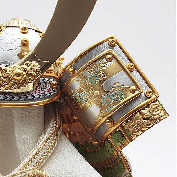 久月　 五月人形　上原玉鳳作 兜 平飾り 正絹 萌黄段縅 久月監製 白木 木目　詳細画像