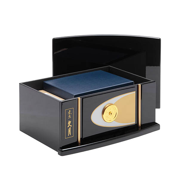 久月　 五月人形　上原玉鳳作 伊達政宗 兜 収納飾り 正絹 色々縅 久月監製　詳細画像