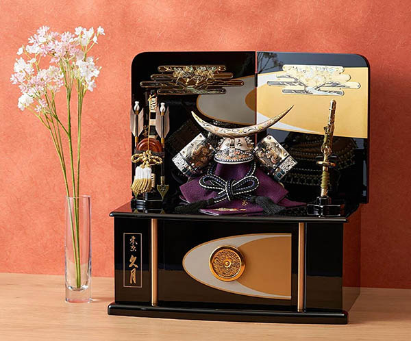 久月　 五月人形　上原玉鳳作 伊達政宗 兜 収納飾り 正絹 色々縅 久月監製　詳細画像