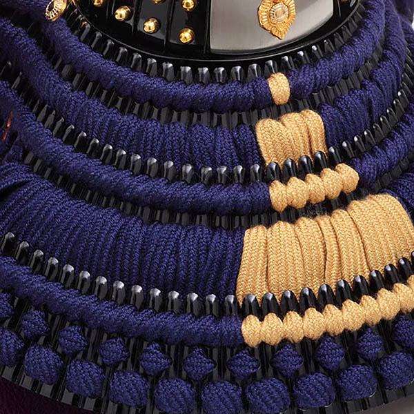 久月　 五月人形　大越広孝作 兜 収納飾り 緋糸沢瀉縅 久月監製 緑松蒔絵二曲屏風 収納箱　詳細画像