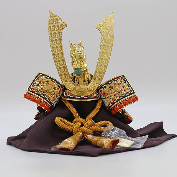 五月人形 久月 平安武久作 本金箔押 兜 平飾り 正絹 緋縅 久月監製 詳細画像 久月 五月人形 平安武久作 本金箔押 兜 平飾り 正絹 緋縅 久月監製 詳細画像