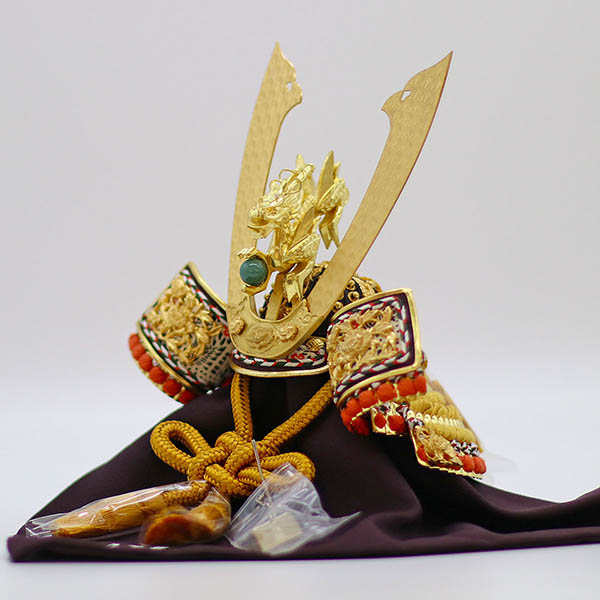 五月人形 久月 平安武久作 本金箔押 兜 平飾り 正絹 緋縅 久月監製 詳細画像 久月 五月人形 平安武久作 本金箔押 兜 平飾り 正絹 緋縅 久月監製 詳細画像