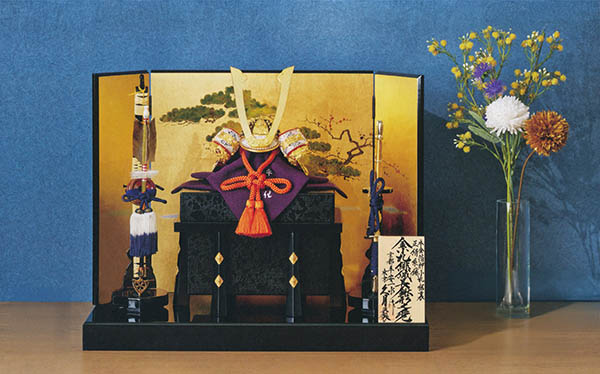 久月　 五月人形　平安一水作 兜 平飾り 本金箔押 正絹 裾裏緋縅 駿河古典蒔絵 久月監製 　詳細画像