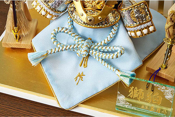 五月人形 久月 久月作 獅狛之兜 平飾り 正絹 水色匂縅 緑針松屏風 甲冑師 鈴木利光 詳細画像 久月 五月人形 久月作 獅狛之兜 平飾り 正絹 水色匂縅 緑針松屏風 甲冑師 鈴木利光 詳細画像