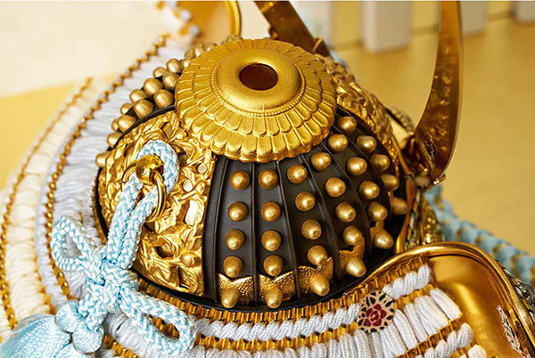 五月人形 久月 久月作 獅狛之兜 平飾り 正絹 水色匂縅 緑針松屏風 甲冑師 鈴木利光 詳細画像 久月 五月人形 久月作 獅狛之兜 平飾り 正絹 水色匂縅 緑針松屏風 甲冑師 鈴木利光 詳細画像