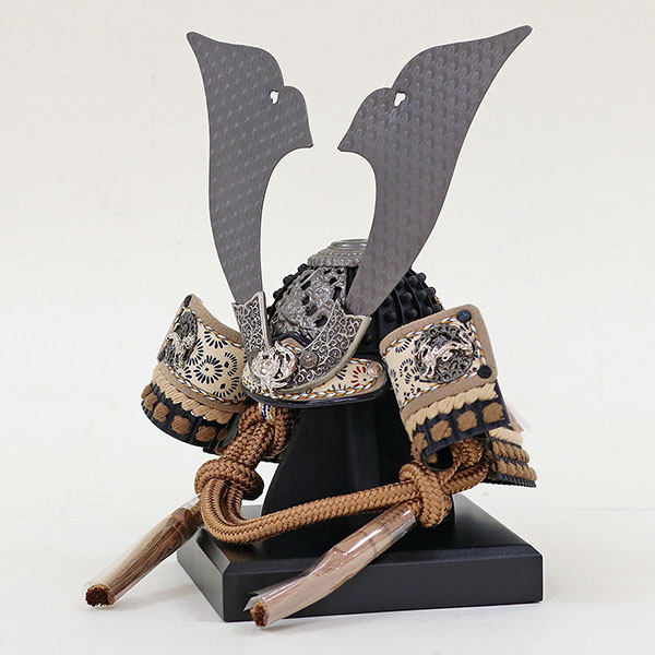 久月　 五月人形　久月作 四神之兜 平盛り 正絹 薄茶裾濃縅 折りたたみ式台 甲冑師 鈴木利光　詳細画像