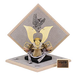 五月人形: 久月作 四神之兜 平飾り 正絹 紫裾濃縅 折りたたみ式台 甲冑師 鈴木利光 【D-4】