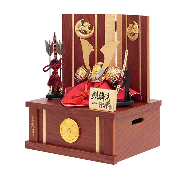 五月人形 久月 久月作 麒麟児之兜 収納飾り 正絹 朱糸縅 麒麟金物付き二曲屏風 甲冑師 鈴木利光 詳細画像 久月 五月人形 久月作 麒麟児之兜 収納飾り 正絹 朱糸縅 麒麟金物付き二曲屏風 甲冑師 鈴木利光 詳細画像