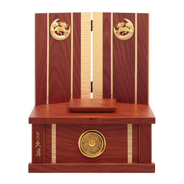 五月人形 久月 久月作 麒麟児之兜 収納飾り 正絹 朱糸縅 麒麟金物付き二曲屏風 甲冑師 鈴木利光 詳細画像 久月 五月人形 久月作 麒麟児之兜 収納飾り 正絹 朱糸縅 麒麟金物付き二曲屏風 甲冑師 鈴木利光 詳細画像