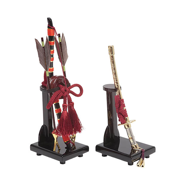 五月人形 久月 久月作 麒麟児之兜 収納飾り 正絹 朱糸縅 麒麟金物付き二曲屏風 甲冑師 鈴木利光 詳細画像 久月 五月人形 久月作 麒麟児之兜 収納飾り 正絹 朱糸縅 麒麟金物付き二曲屏風 甲冑師 鈴木利光 詳細画像